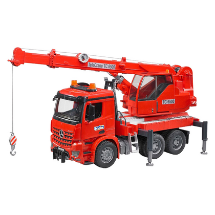 BRUDER Tovornjak Mercedez Benz Arocs z dvigalom