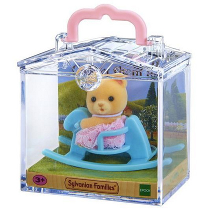 Dojenček v škatlici - medvedek na gugalniku Sylvanian Families