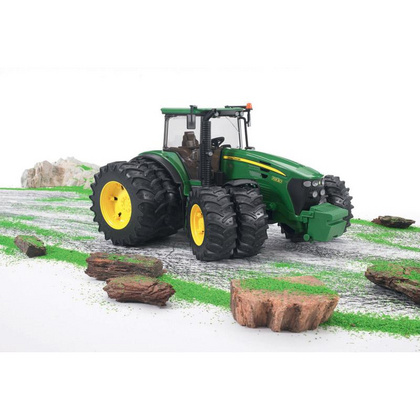 BRUDER Traktor John Deer z dvojnimi gumami